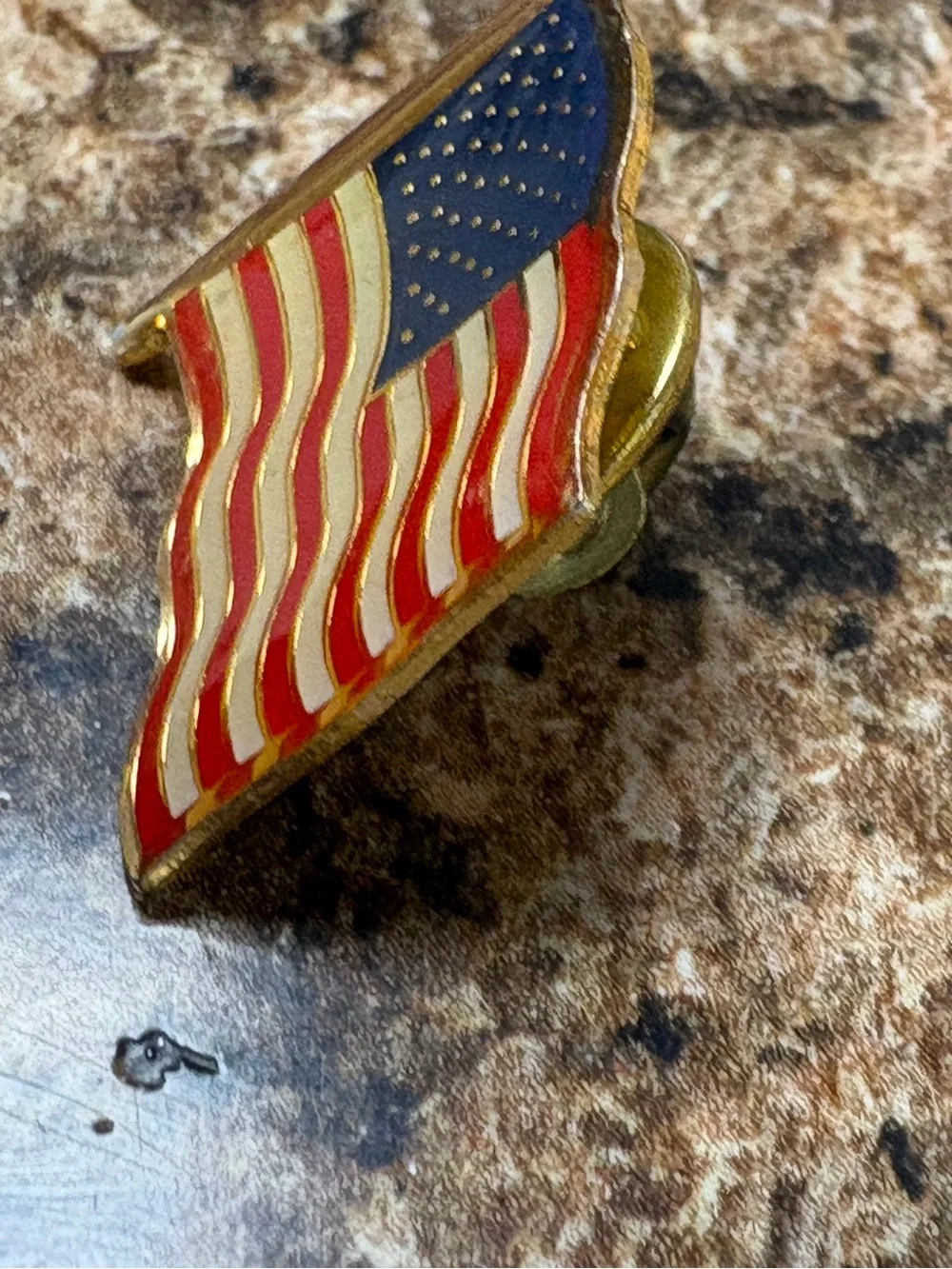 Vintage Style USA American Flag Pin Gold Tone Enamel Patriotic Lapel Brooch Aged